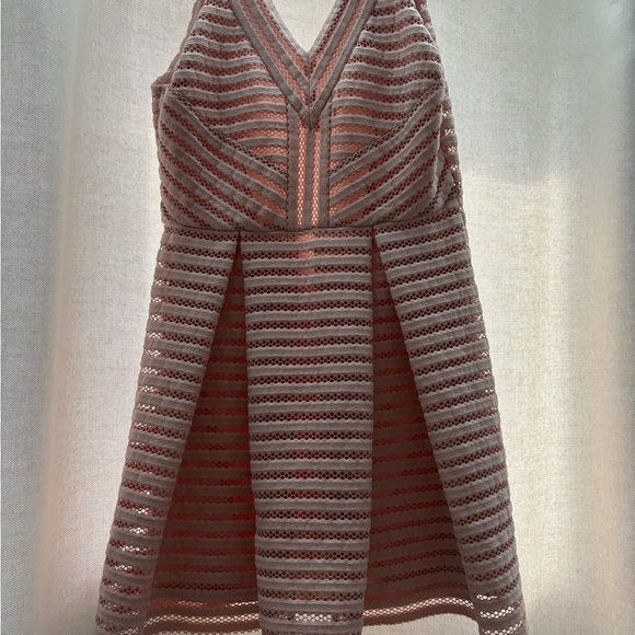 Elegant White Lace Dress - Picture 9 of 9